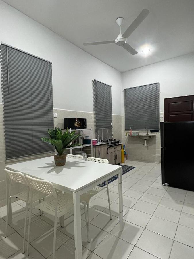 D'Sara Homestay Fully Furnished 3 Bedrooms All Aircond 2 Miles Centre Chukai Exterior photo
