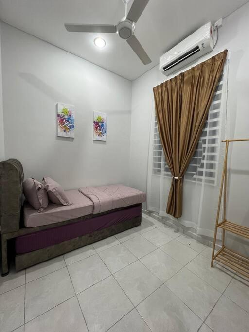 D'Sara Homestay Fully Furnished 3 Bedrooms All Aircond 2 Miles Centre Chukai Exterior photo