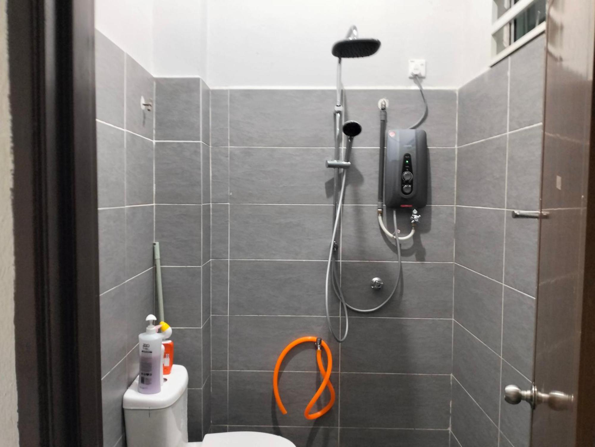 D'Sara Homestay Fully Furnished 3 Bedrooms All Aircond 2 Miles Centre Chukai Exterior photo